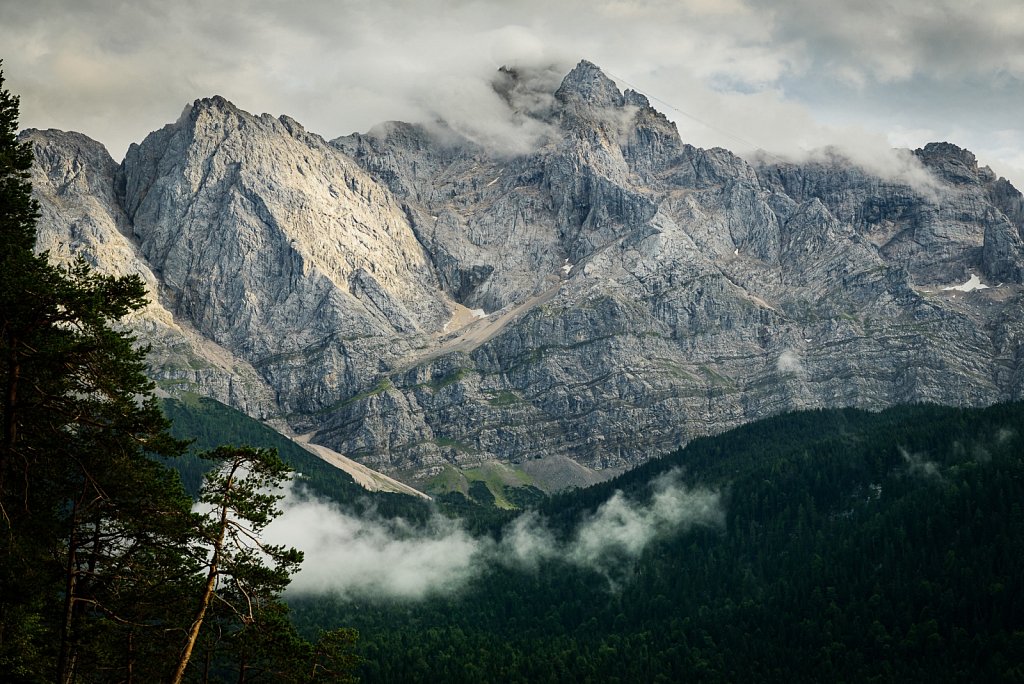 Bewölkte Berge